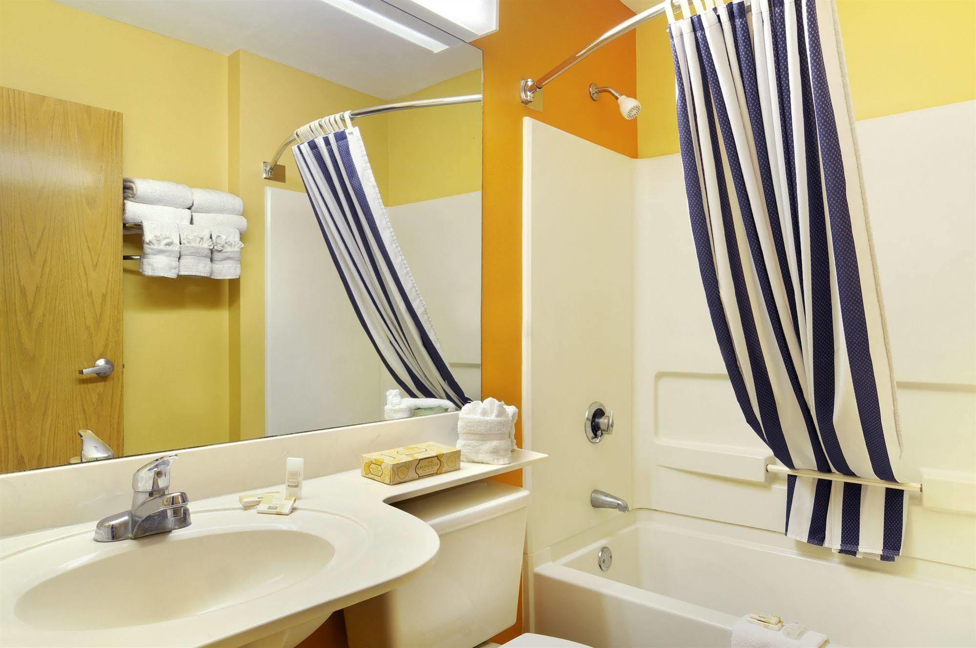 Hometown Inn & Suites Jacksonville Butler Blvd./Southpoint Zimmer foto